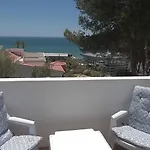 With Private Terrace Overlooking The Sea شقة *