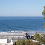 With Private Terrace Overlooking The Sea شقة *
